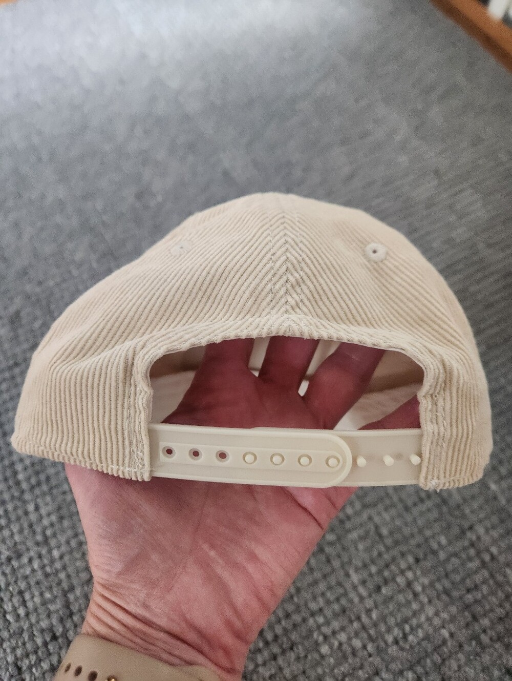 Coors Corduroy Snap Back Baseball Cap in Beige with Red Logo, Like New - Picture 3 of 8